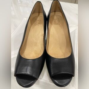 Naturalizer Olivia black leather peep toe wedge never worn 8W. 3 inch heel